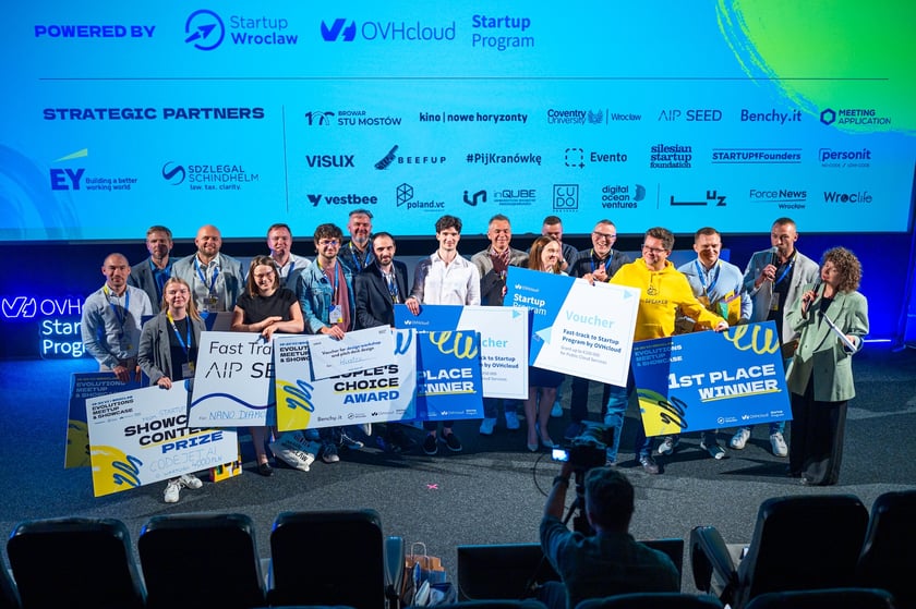 Uczestnicy konkursu startupowego Evolutions: Meetup & Showcase.
